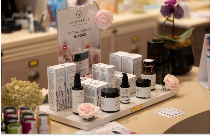 Photo de produits cosmétiques proposés à la Pharmacie de Bourg-de-Four, fabriqués en suisse