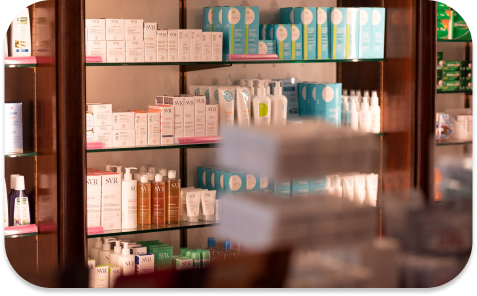 Une sélection de crèmes et autres produits cosmétiques naturels proposés à la Pharmacie de Bourg-de-Four